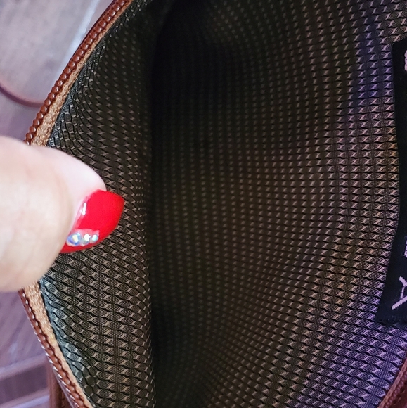 SVEN Berkeley USA Brown Leather Medium Crossbody Bag - Picture 10 of 17